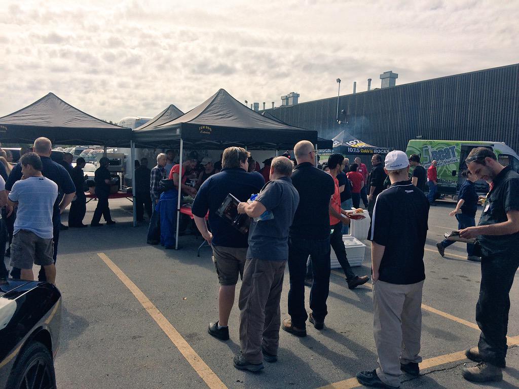 bustardchrysler's tweet photo. Hosting a staff appreciation BBQ for the staff of @roadtrekmh in #Kitchener! #bustingwithpride http://t.co/D0xanoRo4u
