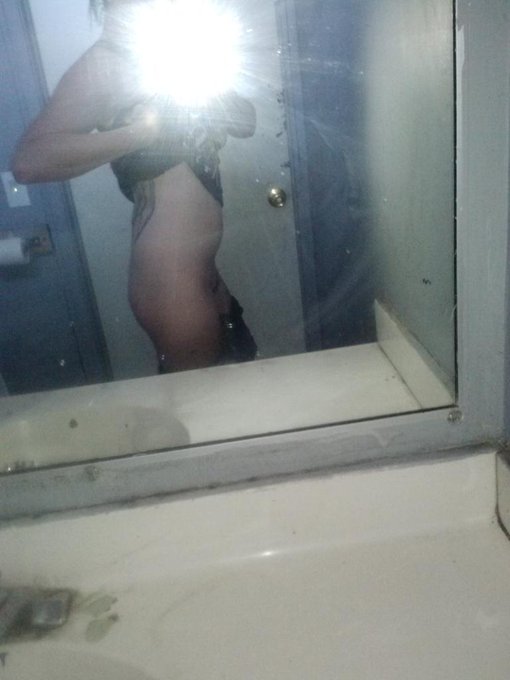 Ok so sharing these pictures makes me uncomfortable, me right now, but look at progress! (Next tweet
