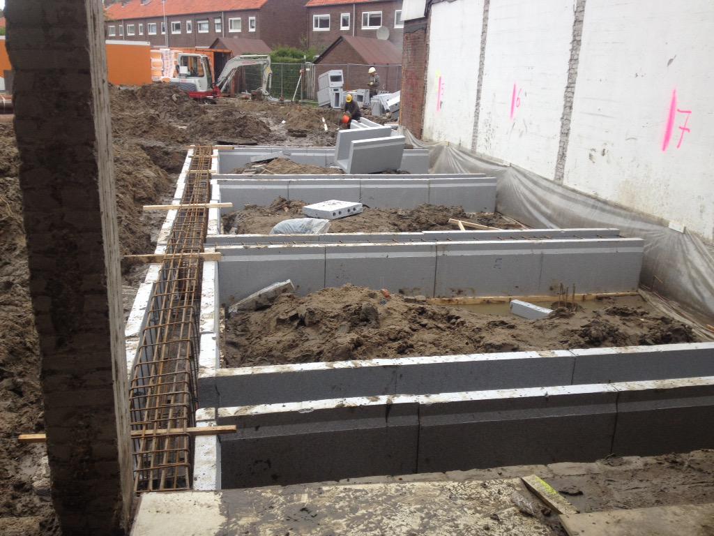 KBGprojecten's tweet image. Het was weer een drukke week. Volgende week wordt de fundering gestort en staalconstructie geplaatst. #Zwijndrecht