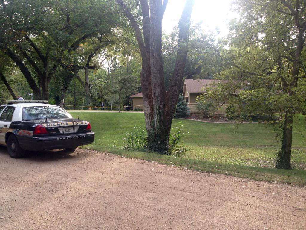 deborahshaar's tweet image. Fatal plane crash in west wichita neighborhood. Plane went between houses. Wreckage in pieces. @KMUW