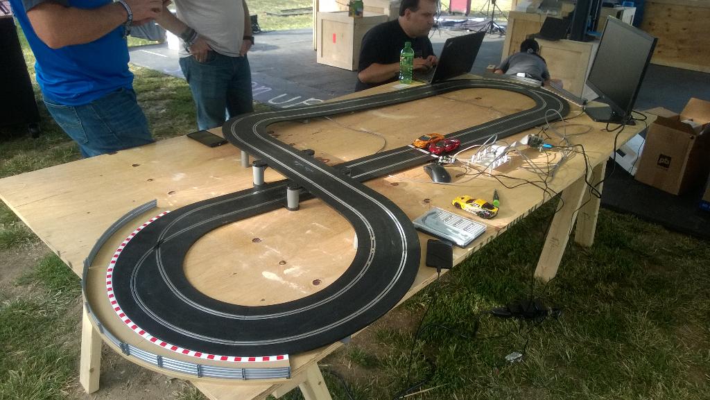 IoTDan's tweet photo. Come see @MicrosoftIoT at #makerfaire, and the #windows10 controlled slot at #makeinventdo and say hi! http://t.co/73vSZonBfR