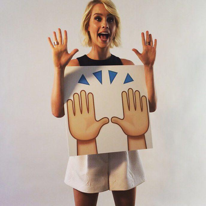claireholt's tweet photo. FRIDAY!!! 🙌 http://t.co/mh66SDMCPx http://t.co/VFyJUy6380