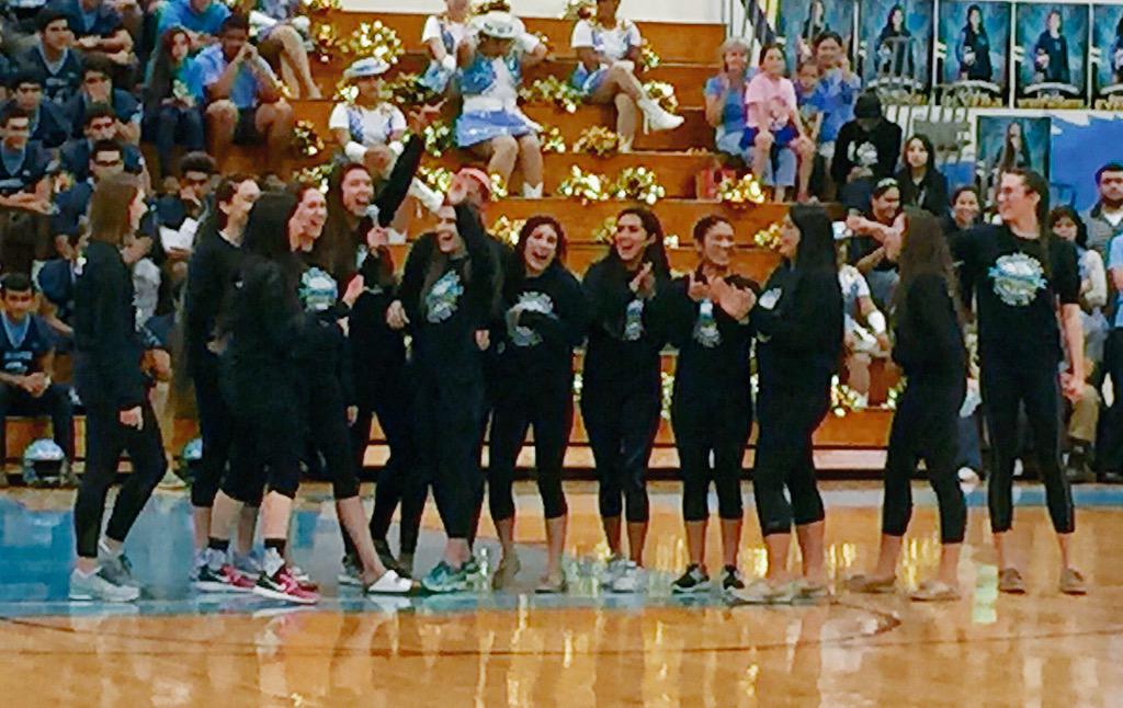 Banks4History's tweet photo. When the freshman grabs the mic...
#check1212 #classof2019 #stangnation http://t.co/meB9n6IBDA