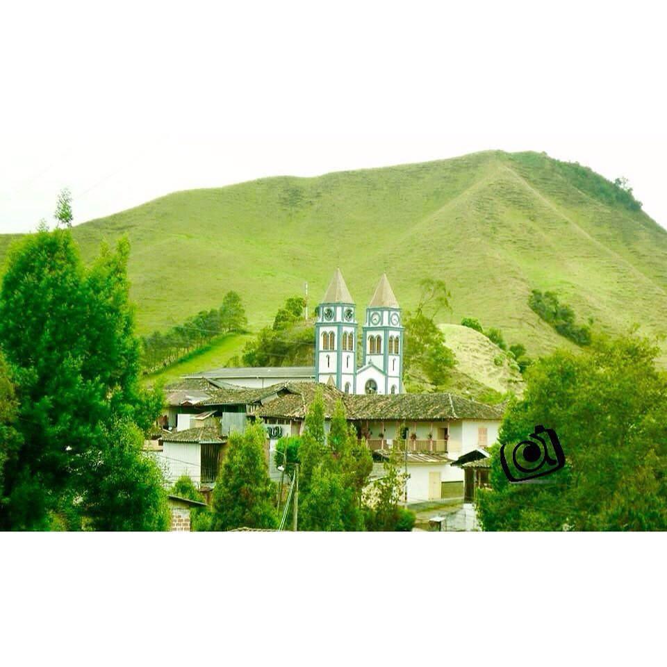 enmicolombia's tweet photo. @amalyangel en Instagram publicó: Paraiso del Norte. San felix Caldas #lobuenodecolombia #ig_masterpice #instastock… http://t.co/PXabkwbmAD