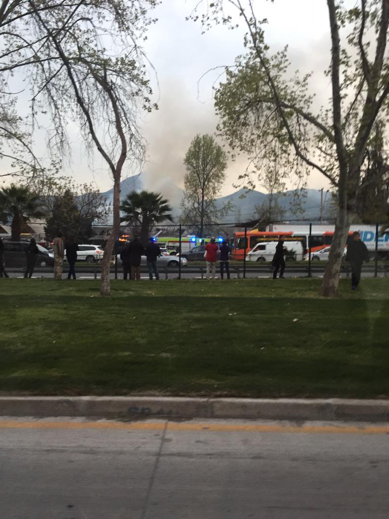 Feroz incendio en la caletera de la Kennedy. Tuve el honor de llevar a un bombero que iba feliz a hacer su trabajo