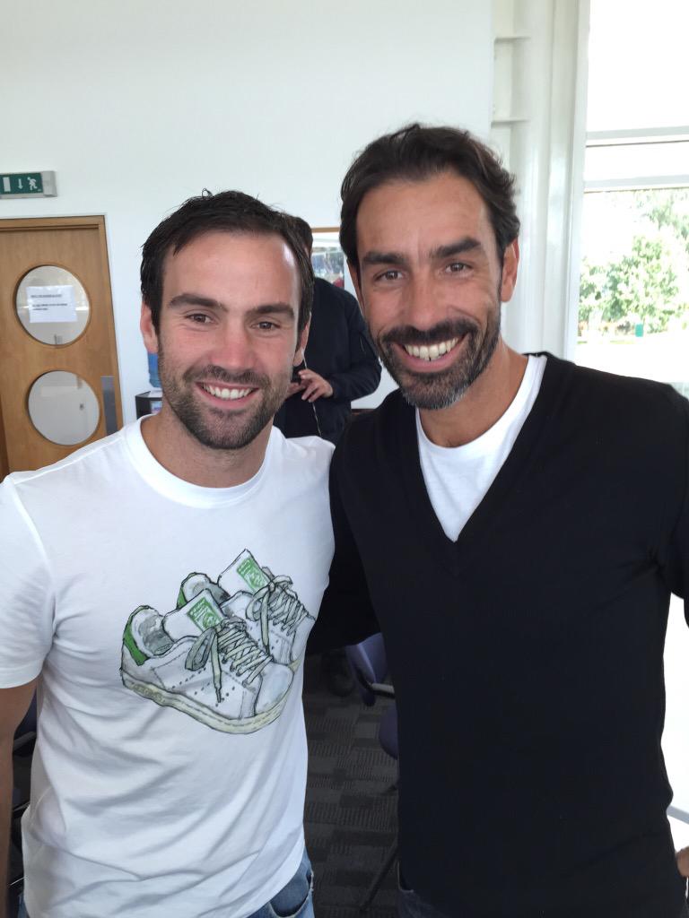 Visite du club <a href="/Arsenal/">Arsenal</a> avec de belles rencontres <a href="/ThierryHenry/">Thierry Henry</a> &amp; <a href="/piresrobert7/">Robert Pires</a>