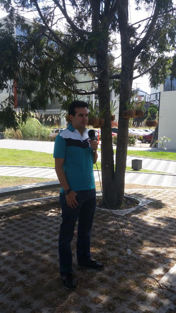 InfusionesApp's tweet photo. Nuestro CTO habla en Telecafé acerca de la actualización de #Infusiones hoy 110mil+ descargas http://t.co/rFFU6K4OU8 http://t.co/jC5GsyF8jz