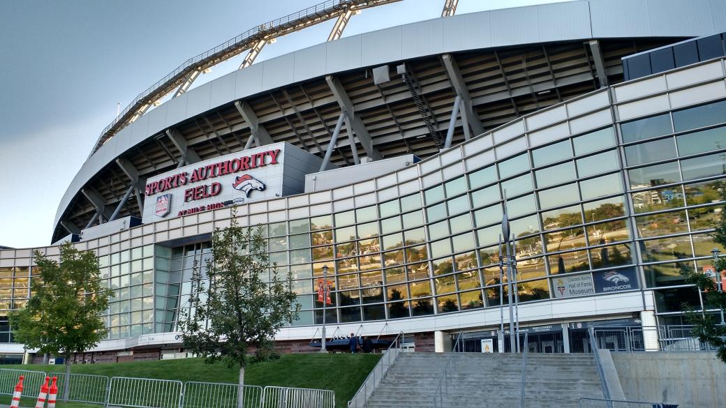 xigent's tweet photo. Great day to be at #ctwest15 AND be a #broncos fan! @C_and_E http://t.co/qXRKxlfSvn