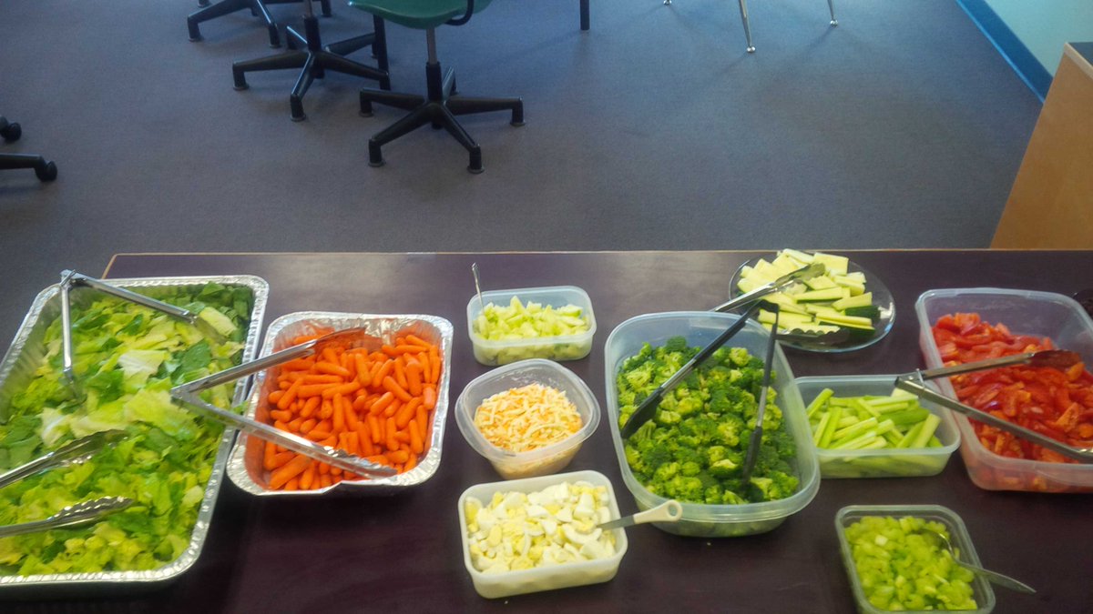 marslbar's tweet photo. Our first try at a lunch time salad bar @deliabulldogs http://t.co/ku25vddkrE