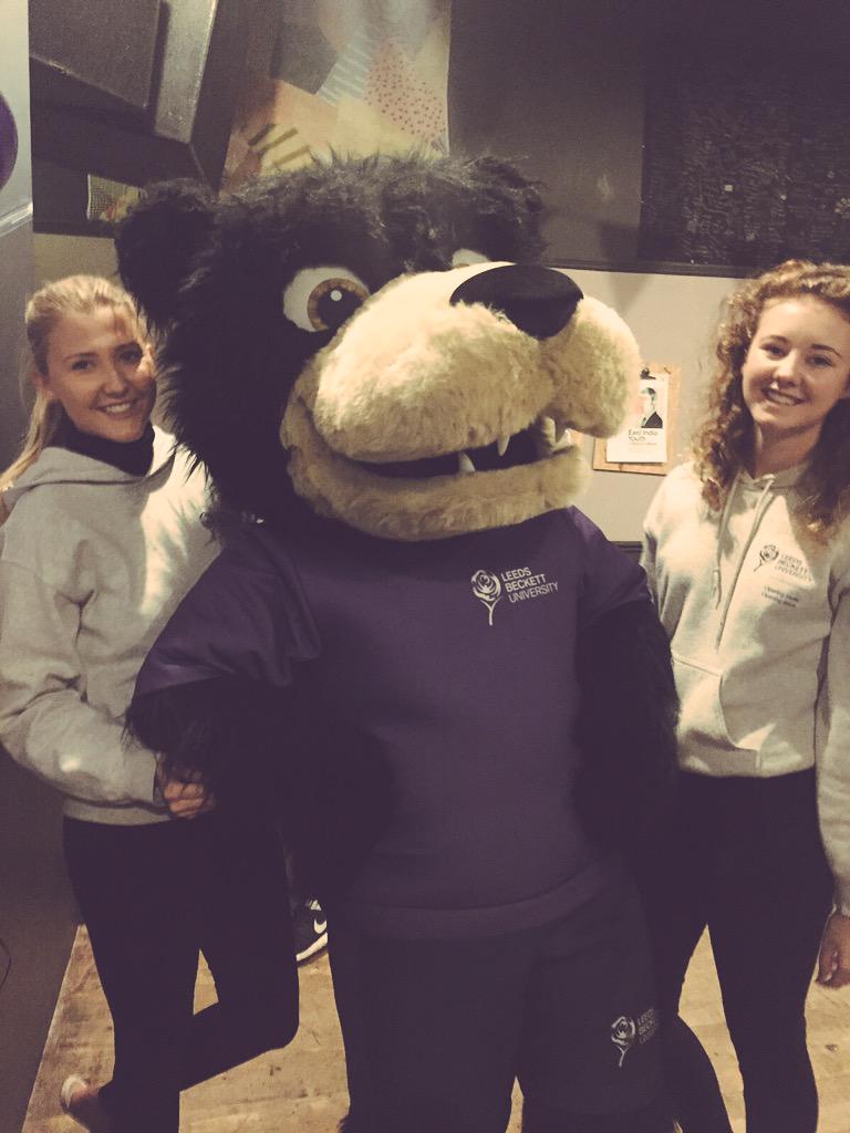 MichaelaHallSoc's tweet photo. Great day volunteering &amp; welcoming our new first years into the events family! Look who we met..  #leedsbeckett 🐻😊 http://t.co/wQUZXOThaR