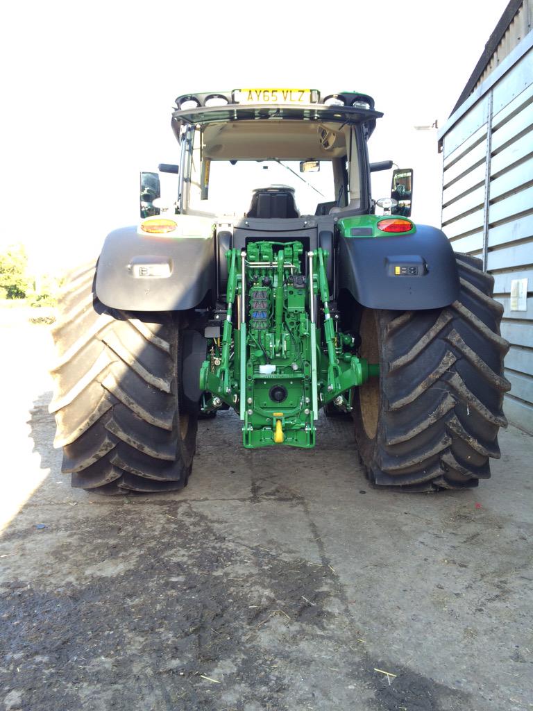 DFeavearyear's tweet photo. Got the big boot on now #floatonwater http://t.co/0plenKQXCN