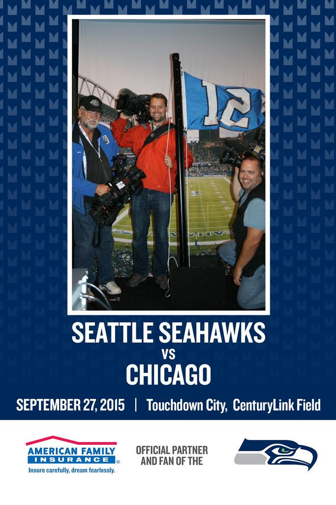 Photog_Jim_KOMO's tweet image. Even competitors come together to cheer on the @Seahawks! @EricJensenTV @amfam @BillBQ13Fox #12flag