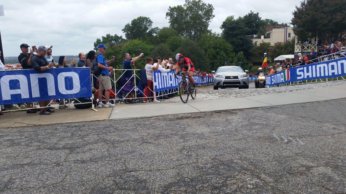 esilli's tweet photo. @chloedygert30 in final lap of Worlds. #ridewithus http://t.co/7F12AttNAH