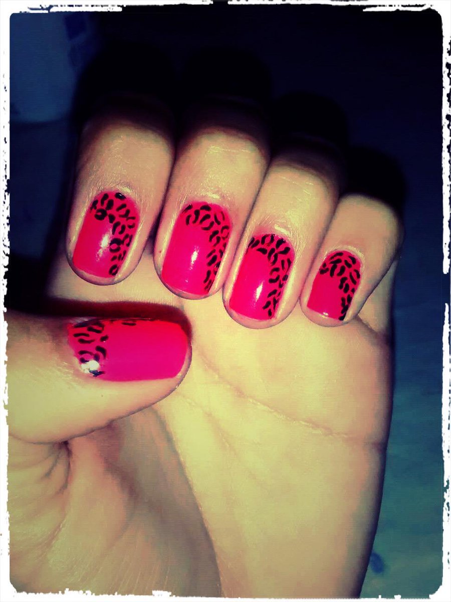 elsa_cordoba1's tweet photo. #Nailart #AnimalPrint #BellezaDeManos #Practcando .. 💅😍😘😁 http://t.co/Rts4jUs2xu