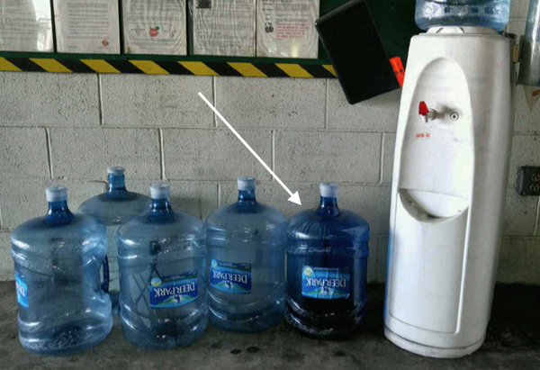 MildenbergLaw's tweet photo. Photos of American Airlines toxic toilet water jugs @DanaDiFilippo @YvetteOusley @joeberkery http://t.co/c7MP6jOZ1I http://t.co/A7jnK3KJN9