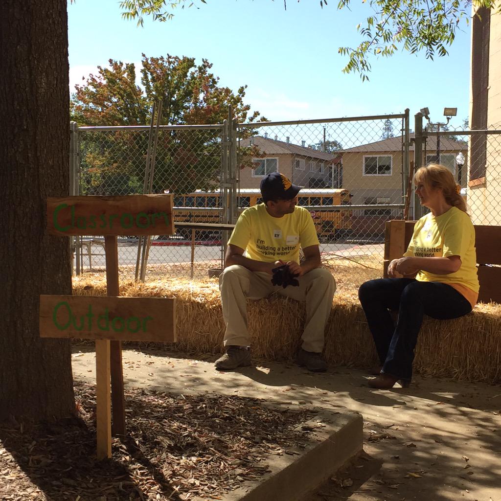 EdibleSacHigh's tweet photo. Deep in discussion at #EYconnectday #EYCDwest in the garden! Thank you @EY_CareersUS http://t.co/AxynOIwCWC