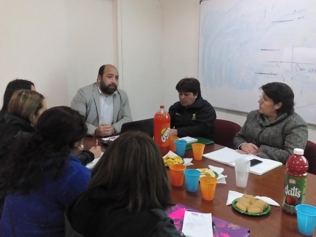 DAEMSanJavier's tweet photo. Director DAEM, Jorge Diaz, reunido con apoderadas, directoras y coordinadora de jardines JUNJI bajo su administracion http://t.co/a36XqwzJ1D