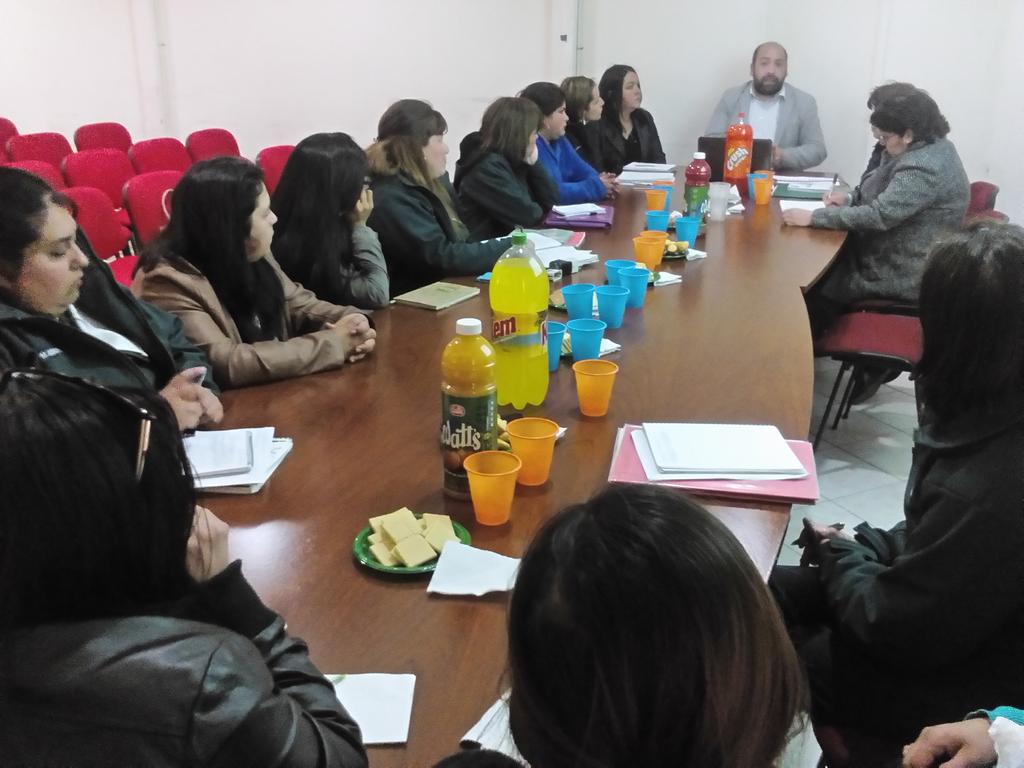 DAEMSanJavier's tweet photo. Director DAEM, Jorge Diaz, reunido con apoderadas, directoras y coordinadora de jardines JUNJI bajo su administracion http://t.co/a36XqwzJ1D