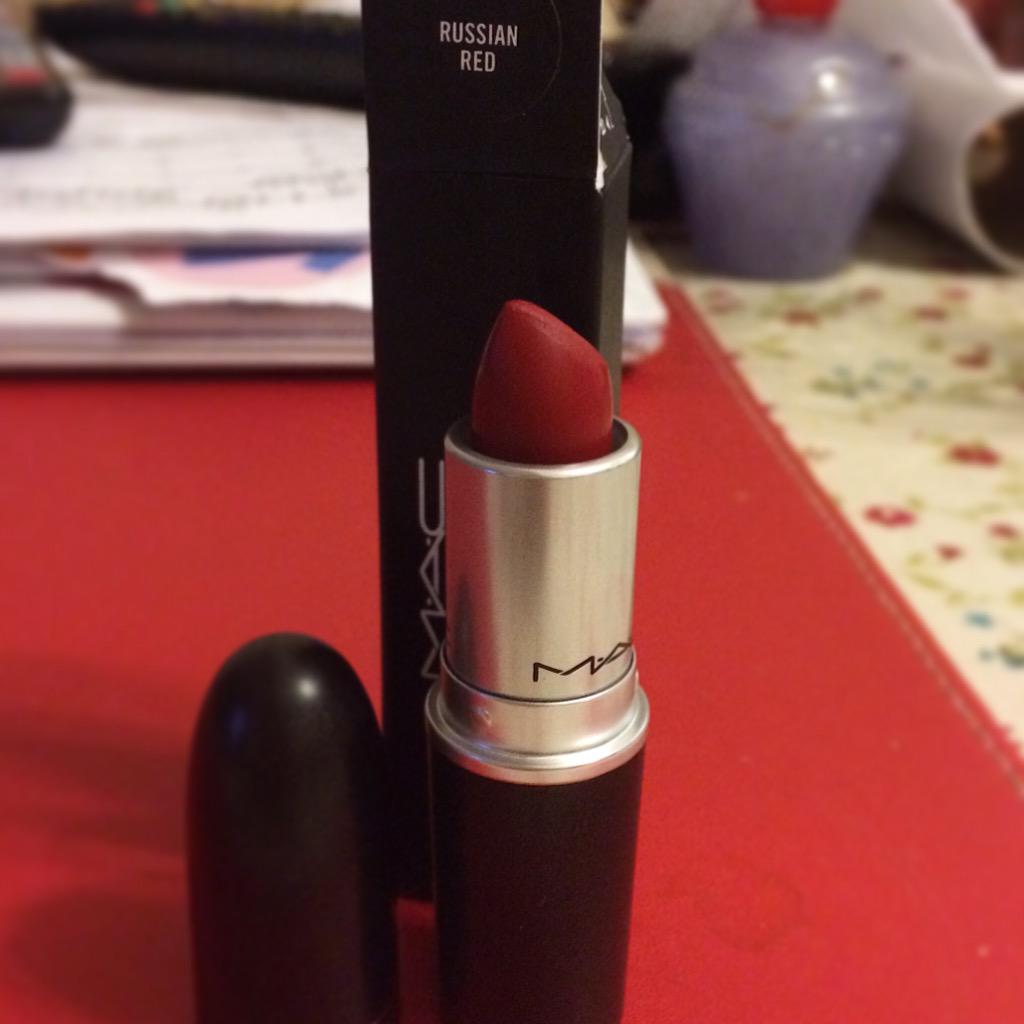 LaurraMariee's tweet photo. Red is the new black. Can't go wrong with a classic. #Mac #macwhore #paydaytreat #russianred #matte #lipstick http://t.co/jIYNwkBMTT