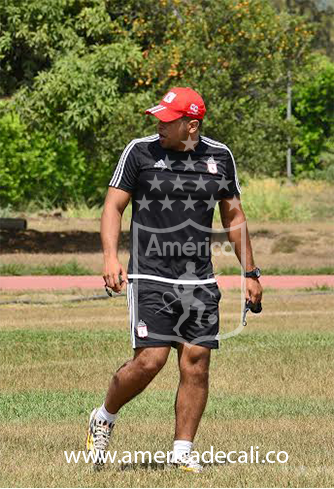 AmericadeCali's tweet photo. El Profe Viveros es el responsable del gran estado físico de nuestros jugadores, a él los mejores deseos en su día. http://t.co/xyprOpu2B4