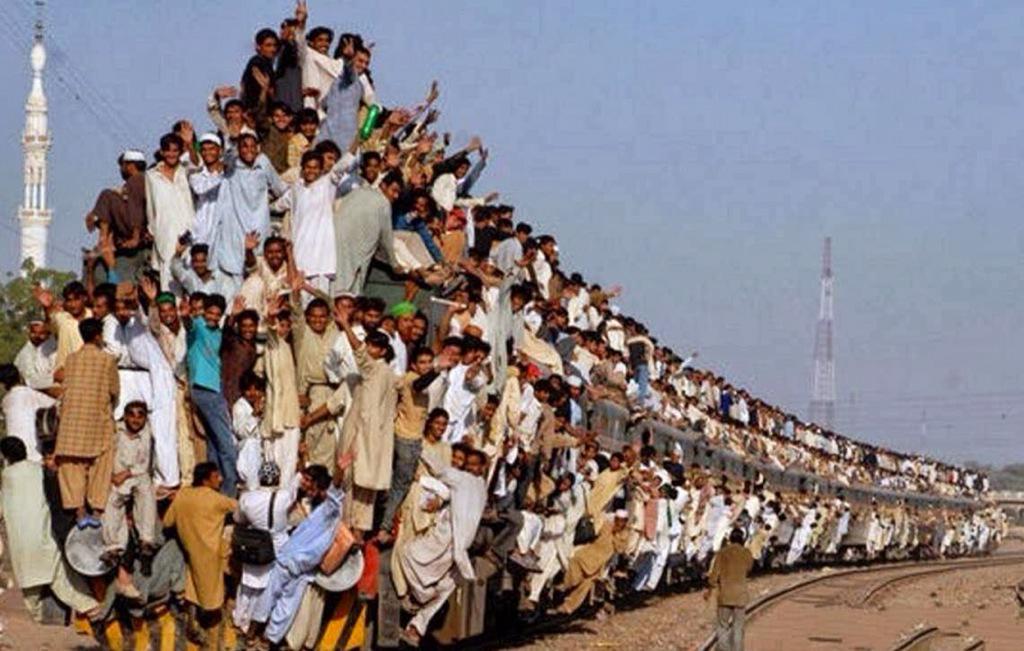 ryaneatscake's tweet photo. #TweetsFromMonday RT @Jaguars: A live look at the Jaguars bandwagon. http://t.co/5GXr2VliI6