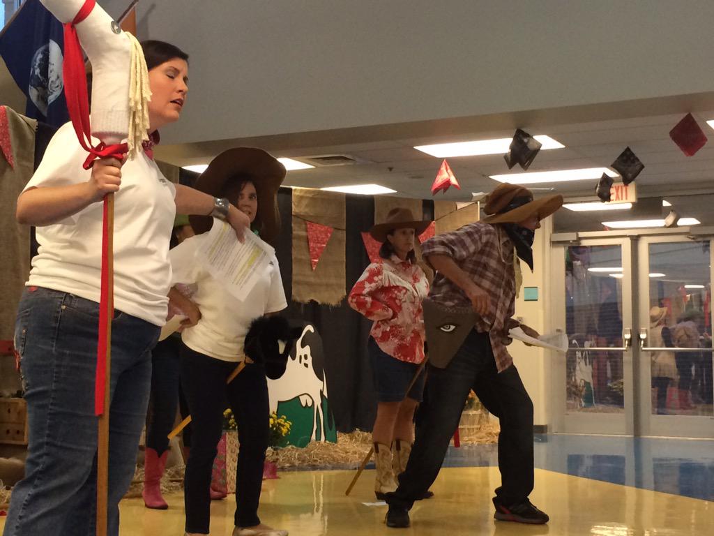 Webbschoolknox's tweet photo. Ready for a hootin' good time at Webbfest! #Webbfest http://t.co/fvpH64OBve