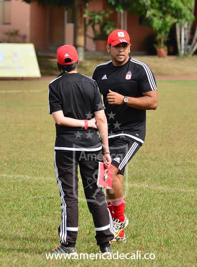 AmericadeCali's tweet photo. El Profe Viveros es el responsable del gran estado físico de nuestros jugadores, a él los mejores deseos en su día. http://t.co/xyprOpu2B4