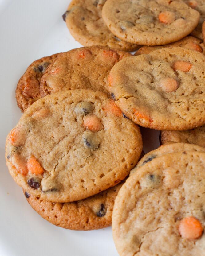 sweet_fest's tweet photo. Cookie break!!! 😍🍪🍂🍁🎃 Happy Friday #SweetCommunity! #baking #chocolate #cookies #treats #CookieCon2015 http://t.co/JaXyOsNi0M