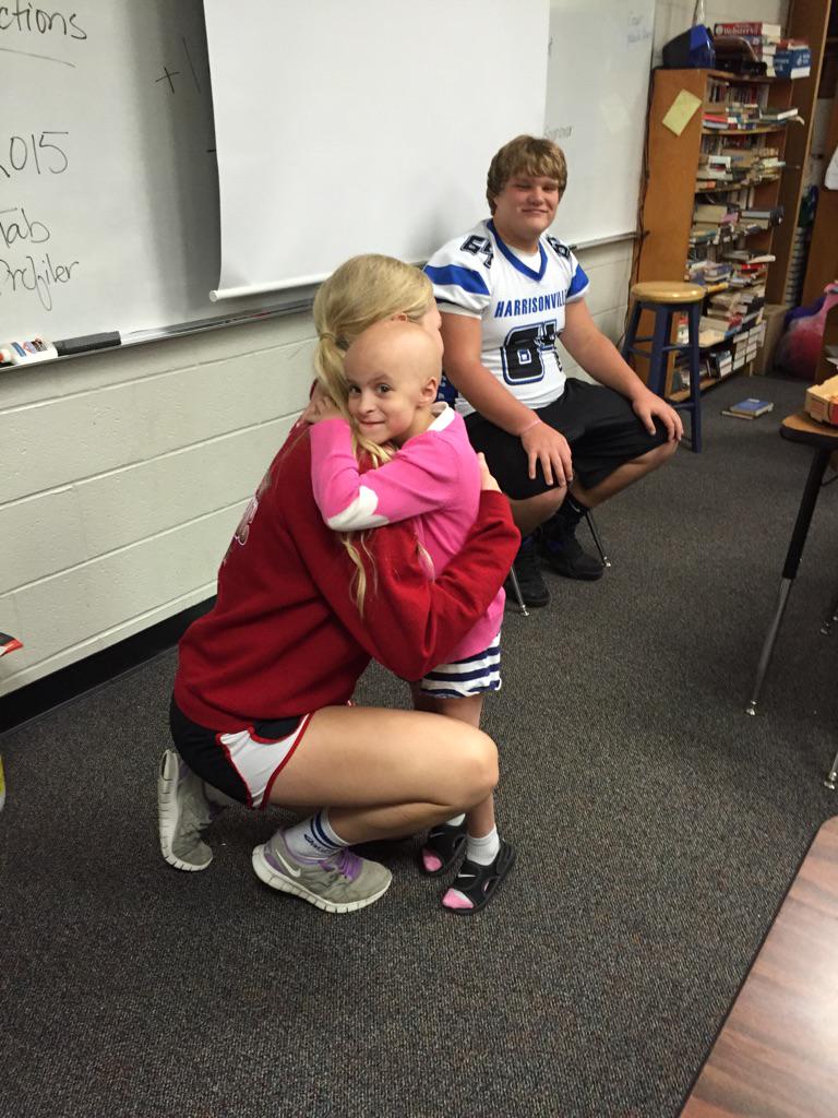 HvilleSchools's tweet photo. A hug between queens!  #taylormetjordan http://t.co/IkBLltCqvt