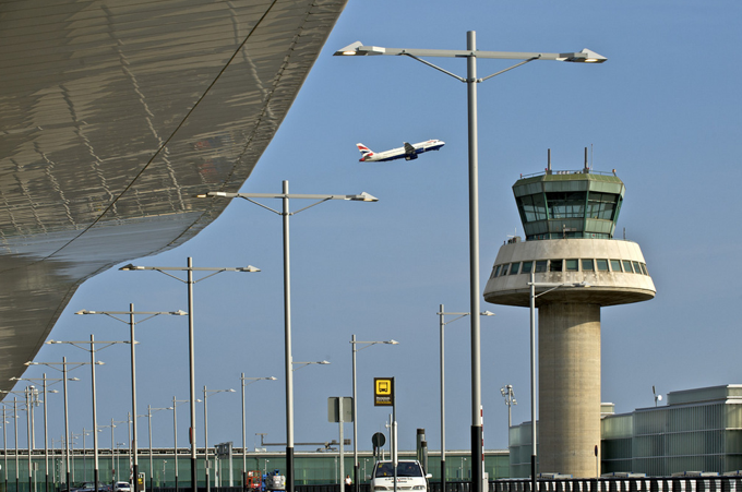 ATCpress's tweet photo. Espiral de tensión entre @ENAIRE y @controladores ante el primer paro de 12 horas este sábado http://t.co/1OJE2UanvK http://t.co/yqjv3t07J7