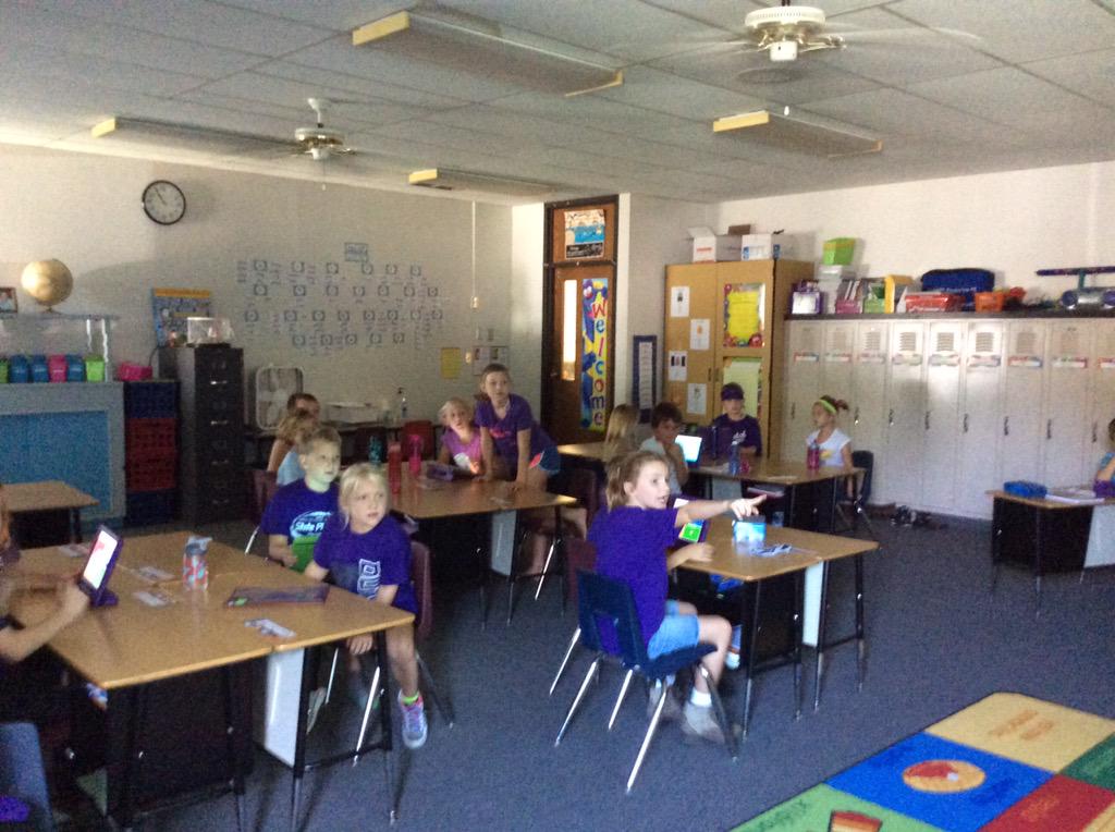 MrsVanEsClass's tweet photo. Using Kahoot for the first time to review vocab words! #engagedlearners http://t.co/HPi46nAaak