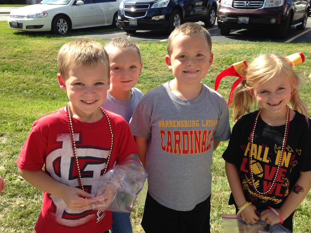 CarlaHymes's tweet photo. 1st grade is ready for the parade #wlcardpride #hymes2nd @MrsPreston4th http://t.co/N1TRbuDeOn