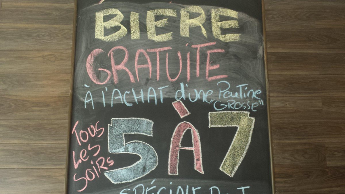 PoutineI's tweet photo. Free beer with purchase of a poutine #freebeer #Montreal  #freeshit http://t.co/1XiX1GJJzC