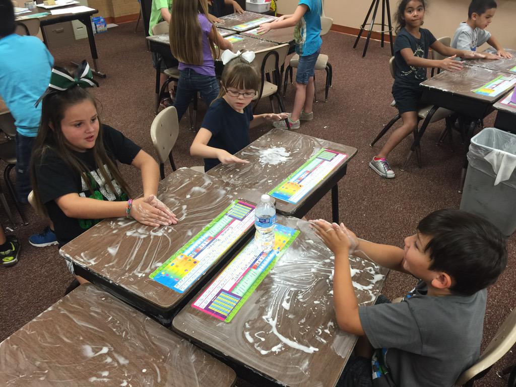 EHeightsAISD's tweet photo. Second grade scientists! #EHEloveslearning #EHEstars http://t.co/jz4A03ovon