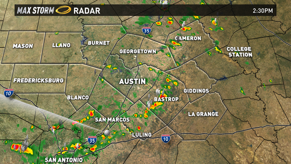 Scattered thunserstorms around central Texas moving south. Heaviest rain in Bastrop & Caldwell counties. @kvue #atxwx