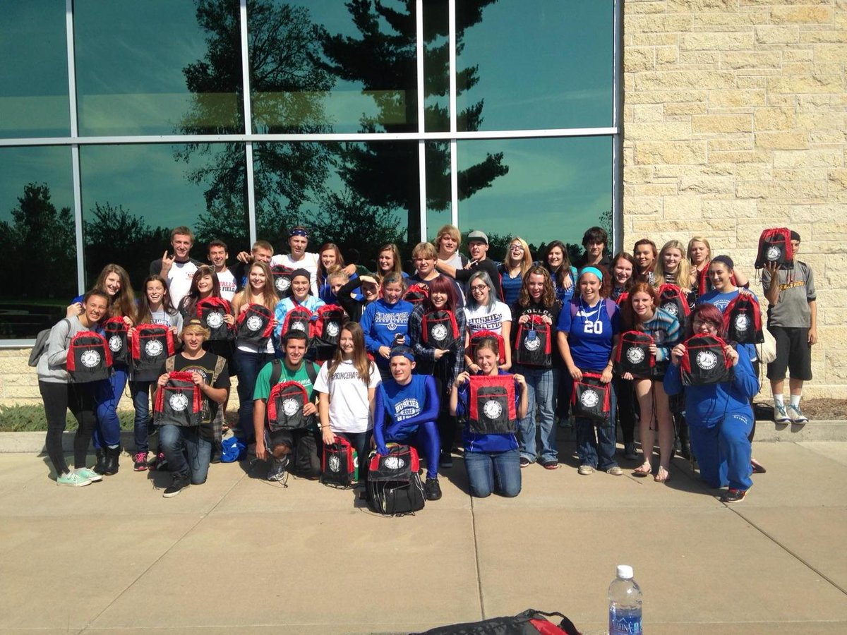 NLACharterK12's tweet photo. NLA juniors touring @uwriverfalls on a gorgeous day! #nlabecoming #postsecondaryprep http://t.co/xq3TlYCUs3