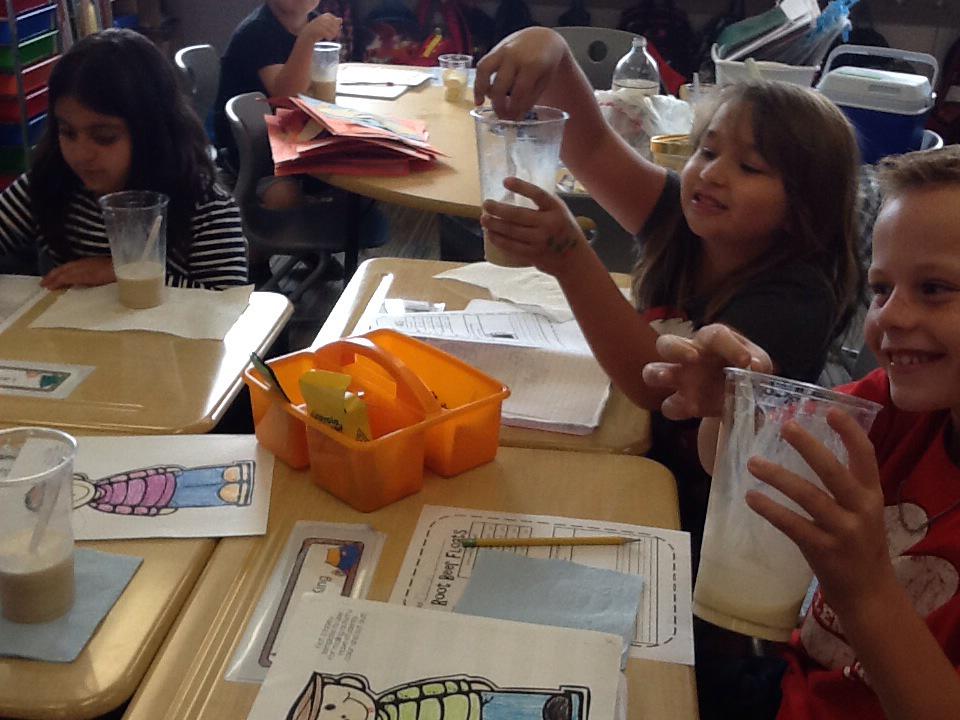 Bobcats127's tweet photo. Our class loved the science experiment today! They recorded their observations while making root beer floats. http://t.co/8n24oF31f7