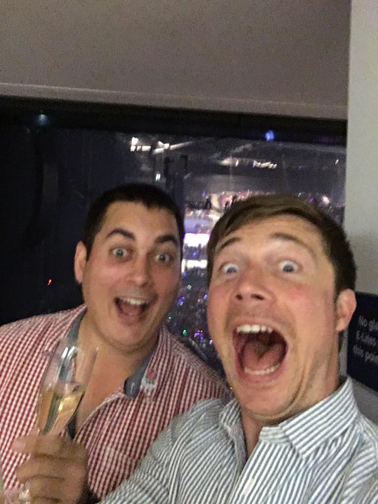 damoakaflash's tweet image. In the box waiting for 1D to arrive on stage... Screeeeeeem! #iphone6sonO2 #WearTheRose