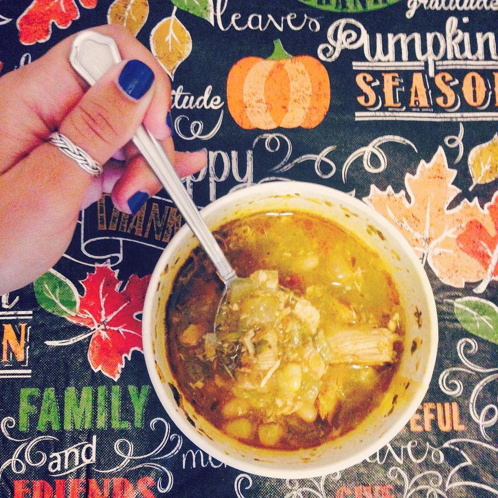 beefybeffy's tweet photo. Y'all. Go check out @farmtoladlepcm!! This (GF) 'White Bean Chicken Chili' is simply amazing. #deliciousfuel http://t.co/eUV1LDCYre
