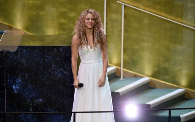 LMartinV1's tweet photo. Shakira cantรณ en la #CumbreSobreDesarrolloSostenible de la #ONU #EEUU #25Sept2015 http://t.co/Wz0zaqs3Pe