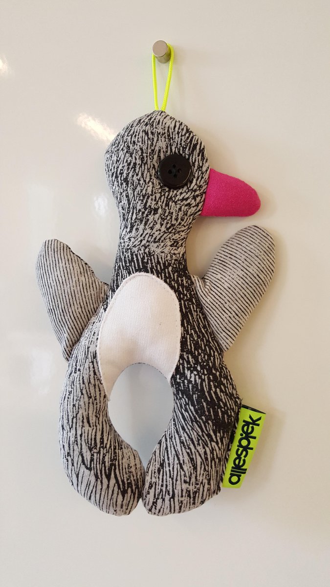 Verrassing ontvangen van Mirel Piek, unieke pinguin knuffel helemaal leuk en hand made, check allespiek.nl