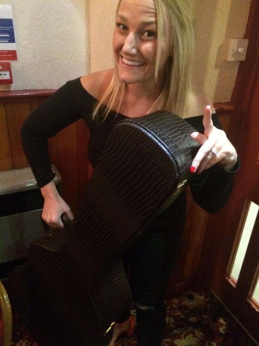 KillyAcoustic's tweet photo. Got me roadie with me for tonites gig http://t.co/fkmAyTtmHc