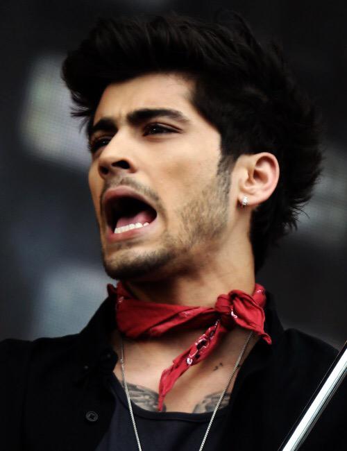️️ (@zaynfaces) on Twitter photo 
