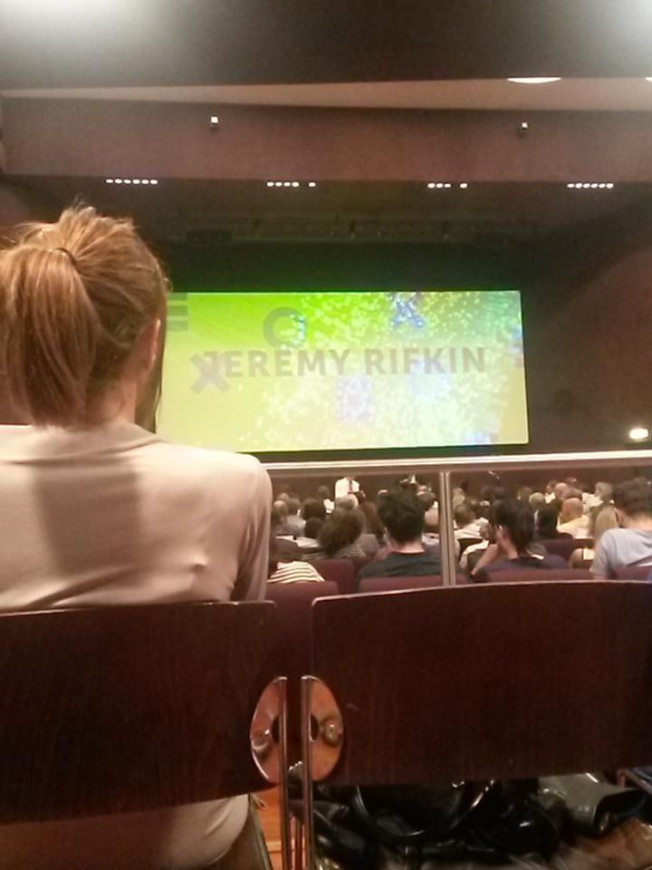 MaterialGirlMST's tweet photo. Let's talk of our future. Tell us about it, Jeremy. #jeremyrifkin #mm2night2015 @Museoscienza http://t.co/FeY5O52py4