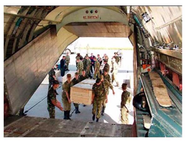 Почему раненых называют 300 а убитых. Старшина медицинской службы. Почему раненых называют 300 а убитых. Груз 200 груз 300 груз 400. Почему раненых называют 300 а убитых.