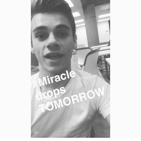 adeoluwamusic's tweet photo. #CountdownToMiracle #24HRsUntilMiracle #PopeinNYC #ShowtimeKapamilyaDay #iPhone6s #StayCrowned #CrownNation http://t.co/EMZxTPUfix