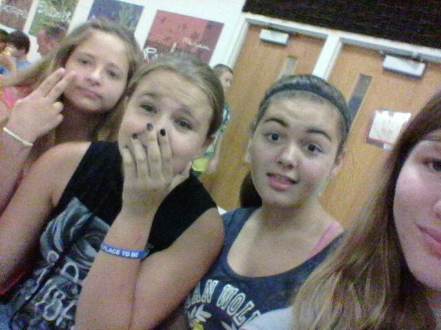 strobmac's tweet photo. Luv yah chicks😘😘😘 http://t.co/3NXwO8IVkG