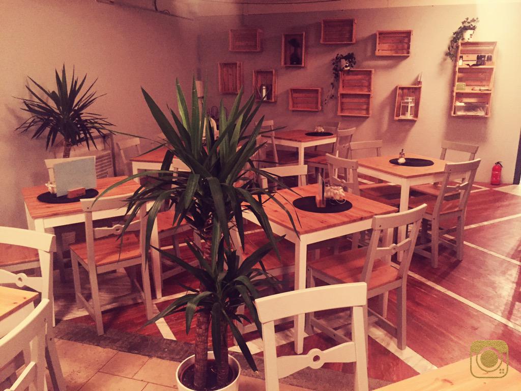 Umbau 2015! Gastraum #schwarzekiste #theplacetobe #foodtruck #weloveschwarzekiste