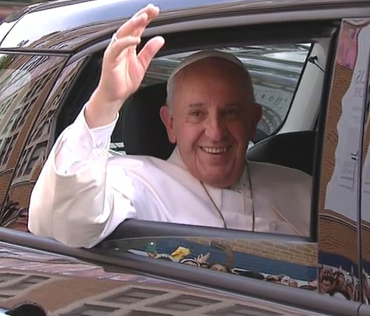 Pope Francis will celebrate mass at Madison Square Garden tonight. Watch it live. bit.ly/1NAo1Xo?utm_me… http://t.co/B2i64zOdwU