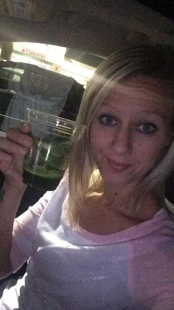 janinefournier's tweet image. Wheat grass shots on a Friday night from @NaturesCanada . #thisishowiparty